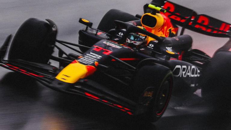 Checo Pérez resintió las condiciones complicadas de la pista.