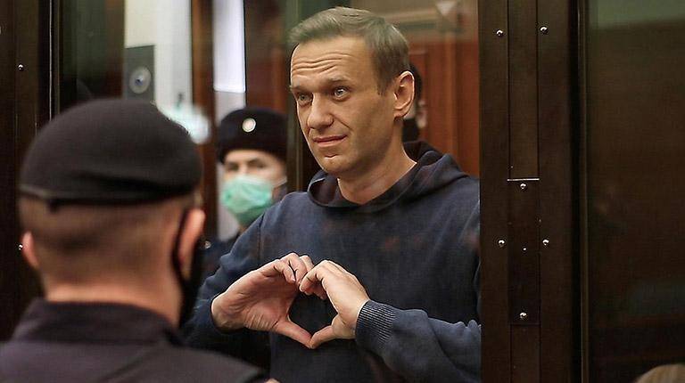 Alexéi Navalni, el máximo opositor a Vladimir Putin, muere en prisión en Siberia.