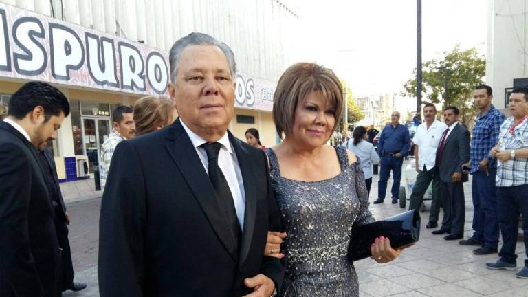 Jesús Aguilar Padilla, ex Gobernador de Sinaloa, junto a sus esposa Rosalía Camacho de Aguilar.