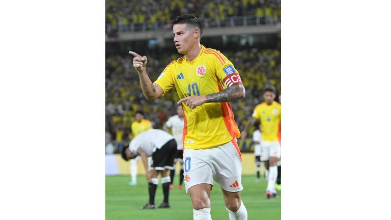 James Rodríguez marca por Colombia.