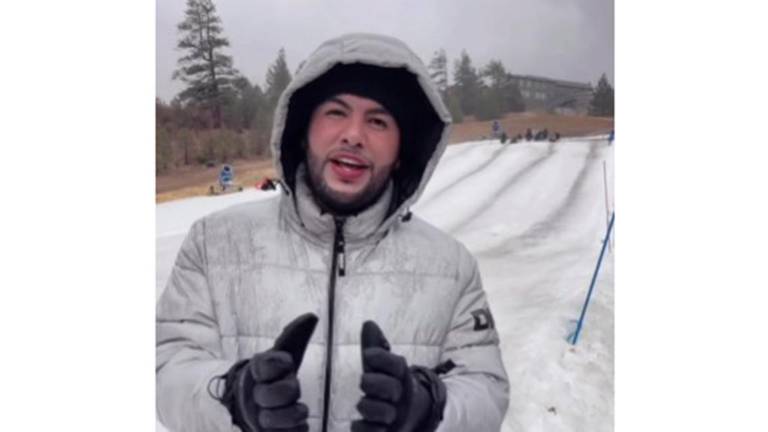 Richard Millán, Alcalde de Elota, manda mensaje de Navidad desde el extranjero, en la nieve.