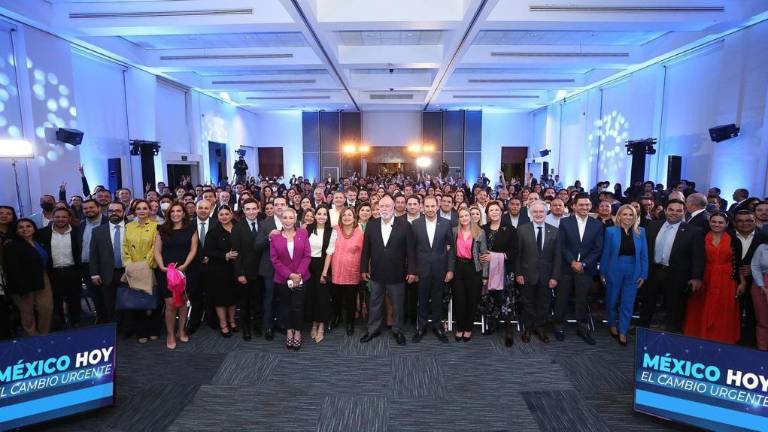 Manuel Clouthier Carrillo ofreció conferencia ante militantes, legisladores y la dirigencia nacional del PAN.