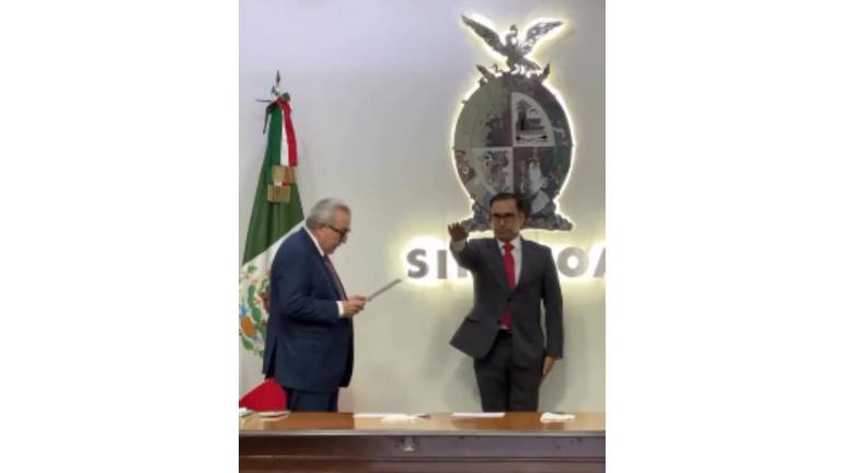 El Gobernador de Sinaloa Rubén Rocha Moya toma protesta al General Sinuhé Téllez López como Secretario de Seguridad Pública.