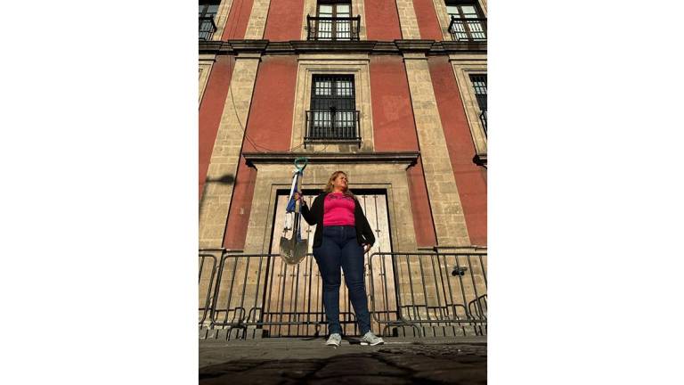 Cecilia Flores acude a Palacio Nacional buscando entregarle al Presidente Andrés Manuel López Obrador la “pala de mando”.