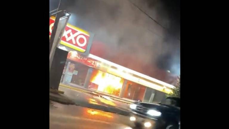 Uno de las tiendas Oxxo que fueron incendiadas por grupos delictivos en Irapuato.