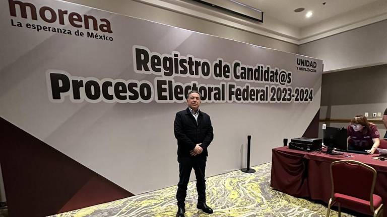 Enrique Inzunza Cázarez, Secretario General de Gobierno en Sinaloa, acude a Morena a entregar su documentación para la candidatura.