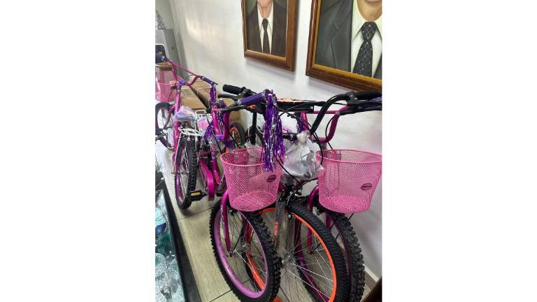 Lectores donan regalos para la campaña Sé Un Rey Mago.