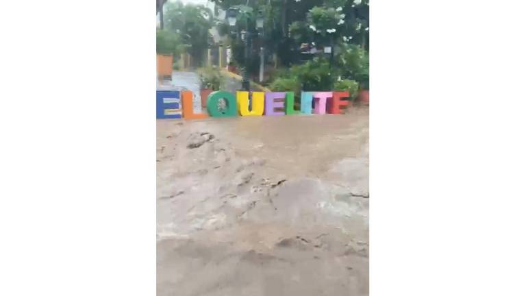 La comunidad de El Quelite se encuentra con las calles inundadas por las lluvias registradas.