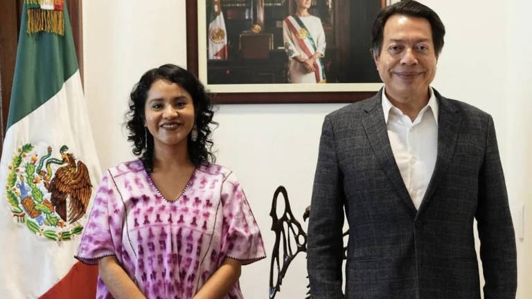 El Secretario de Educación Mario Delgado, con la nueva titular de Materiales Educativos, Nadia López.