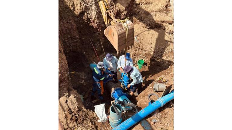 Trabajos de interconexión de la nueva Planta Tratadora Las Cucas, al norte de Culiacán.