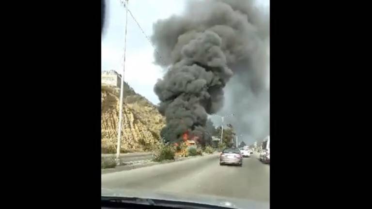 Bloqueos y quema de camiones, ahora en Baja California