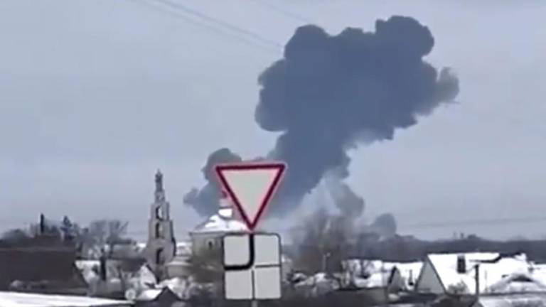 Un avión del Ejército de Rusia que transportaba a prisioneros de Ucrania se estrelló este miércoles.