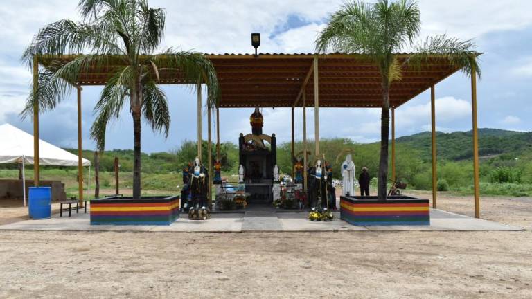 Altar a la Santa Muerte en la carretera que va hacia Sanalona, en Culiacán.