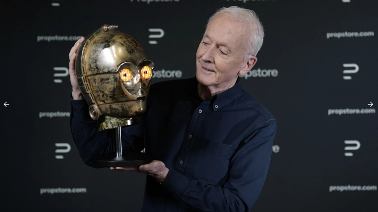 Subastarán la cabeza de C-3PO, robot de Star Wars