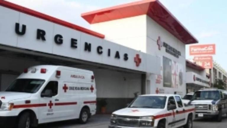 Servicios de emergencia de Culiacán atendieron a una mujer joven herida con golpes.