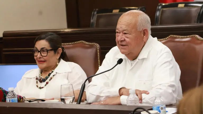 El Gobernador de Baja California Sur Víctor Manuel Castro Cosío defiende a Rubén Rocha Moya
