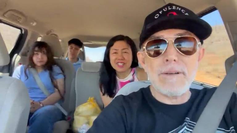 Familia asiática promueve y cataloga a Mazatlán como tranquilo y divino, tras recorrer El Quelite