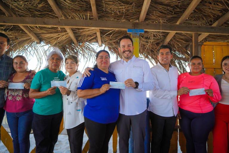 Entregan otro paquete de apoyos económicos para restaurantes de Boca del Río, Guasave
