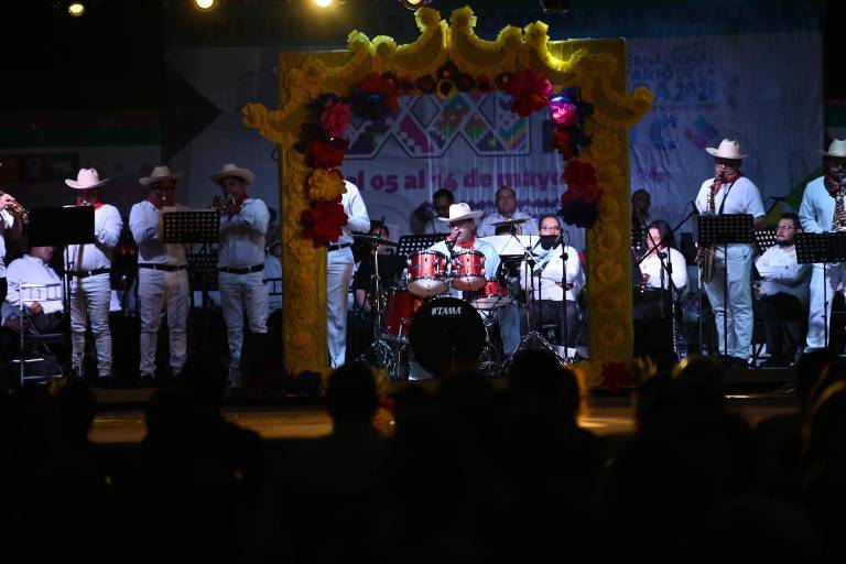 La Guelaguetza y el color de Oaxaca engalanan el inicio del XXXI Festival Internacional Universitario de la Cultura 2026, en el 153 aniversario de la UAS