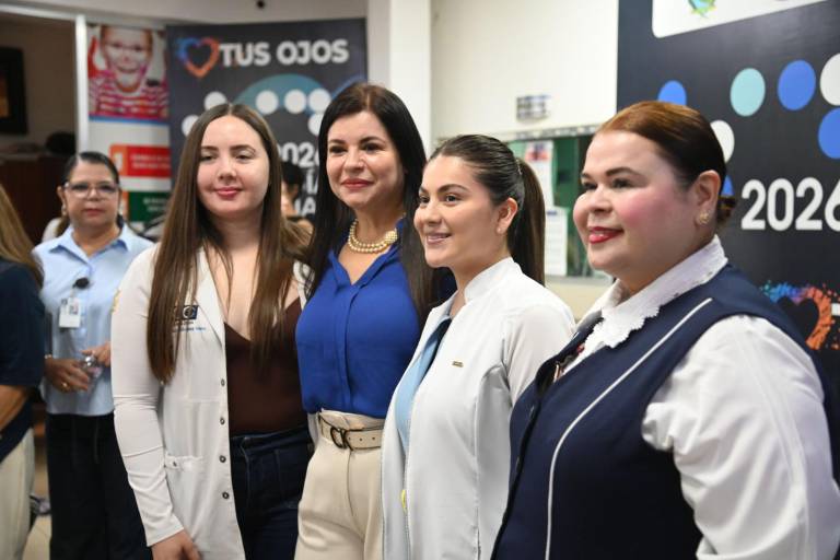 Refrenda la UAS su compromiso humanista con la sociedad al brindar, a través del CIDOCS, atención oftalmológica gratuita y lentes para lectura a personas con debilidad visual
