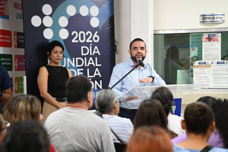 Refrenda la UAS su compromiso humanista con la sociedad al brindar, a través del CIDOCS, atención oftalmológica gratuita y lentes para lectura a personas con debilidad visual