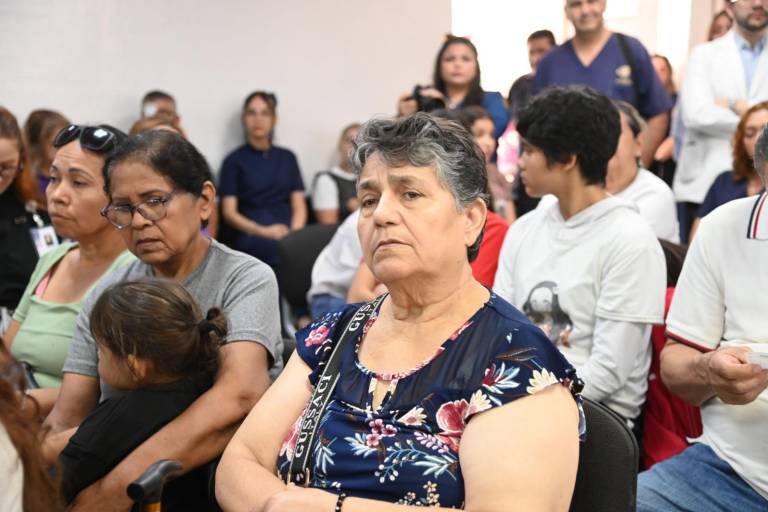 Refrenda la UAS su compromiso humanista con la sociedad al brindar, a través del CIDOCS, atención oftalmológica gratuita y lentes para lectura a personas con debilidad visual