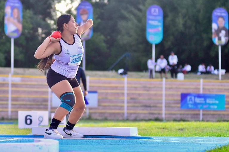 Dos oros y una plata, las medallas que ganó Jennifer Rosas, escuinapense estudiante de UTEsc