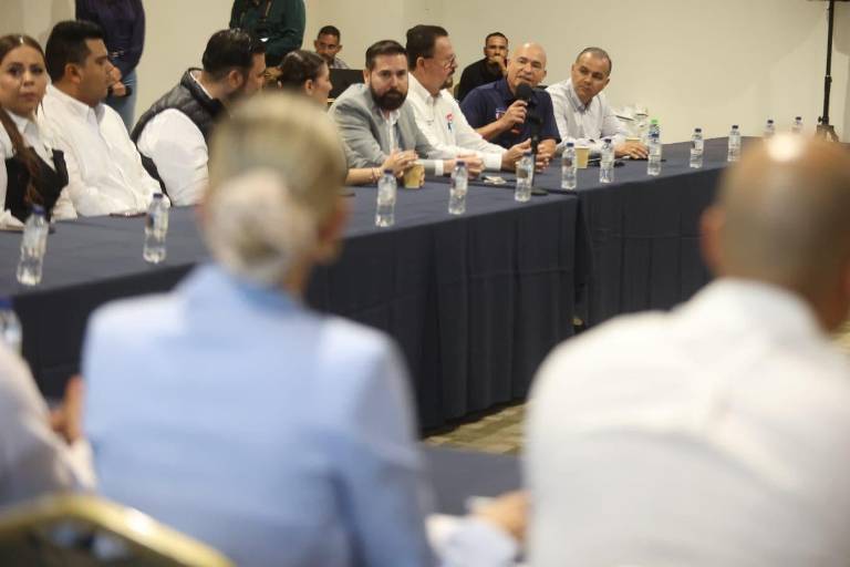 La Alcaldesa de Mazatlán Estrella Palacios Domínguez se reunió con empresarios locales.