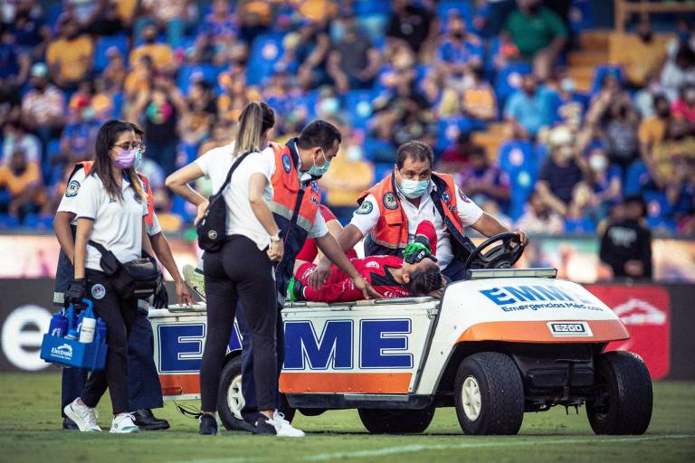 María Tarango, portera de Mazatlán FC, deja juego ante Tigres tras fuerte lesión