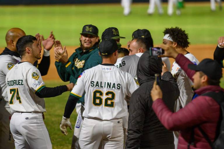 Cañeros de Los Mochis muestra su poder en la novena entrada y está a medio camino del título
