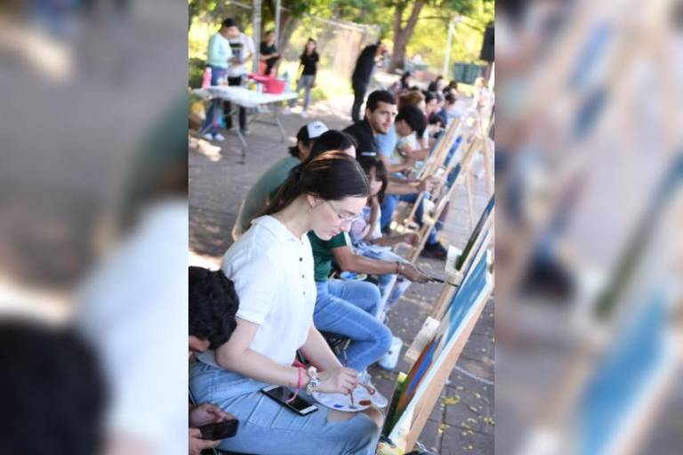 Artistas y aficionados se inspiran en la Bandera de México para pintarla