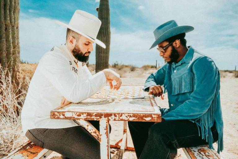 Lanza Carín León junto a Leon Bridges ‘Siempre fuiste tú’