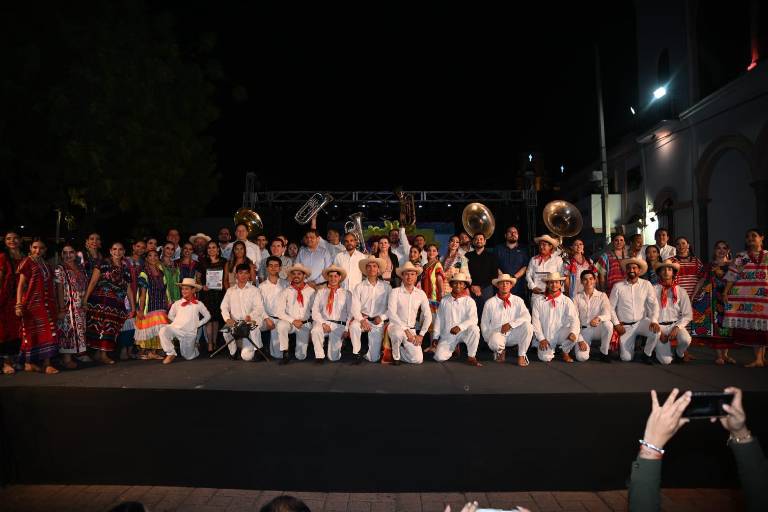 La Guelaguetza y el color de Oaxaca engalanan el inicio del XXXI Festival Internacional Universitario de la Cultura 2026, en el 153 aniversario de la UAS