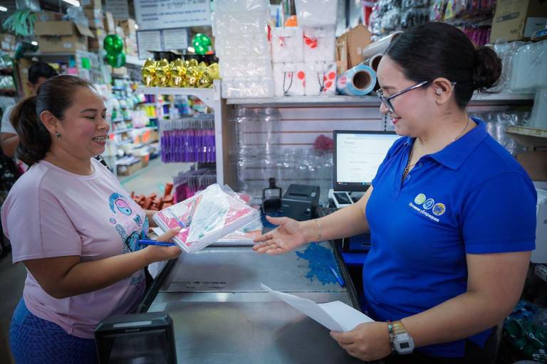 Inicia en todo Sinaloa el canje de uniformes y útiles escolares gratuitos