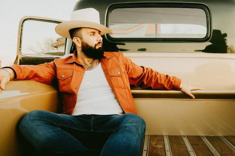 Actuará Carin León en la Final Four de la Kings League América