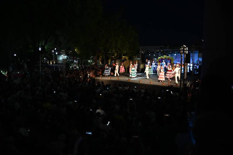La Guelaguetza y el color de Oaxaca engalanan el inicio del XXXI Festival Internacional Universitario de la Cultura 2026, en el 153 aniversario de la UAS