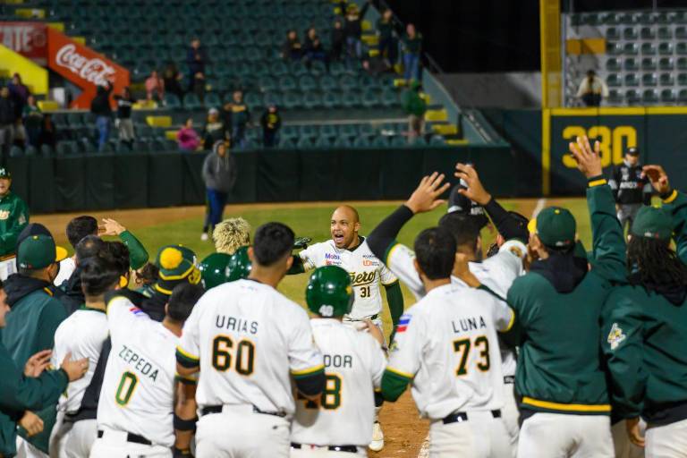 Yasmani Tomás y Cañeros de Los Mochis dejan en el terreno a Mayos de Navojoa