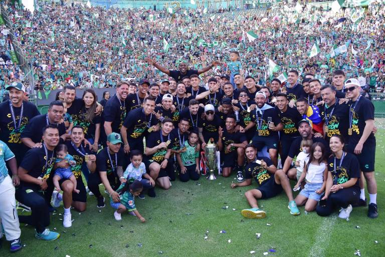 Club León presume su título de campeón de la Concachampions ante su afición