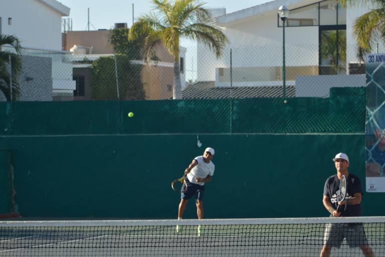 Becerra y Dodson sacan categoría en Torneo de Tenis Nancy Grimes