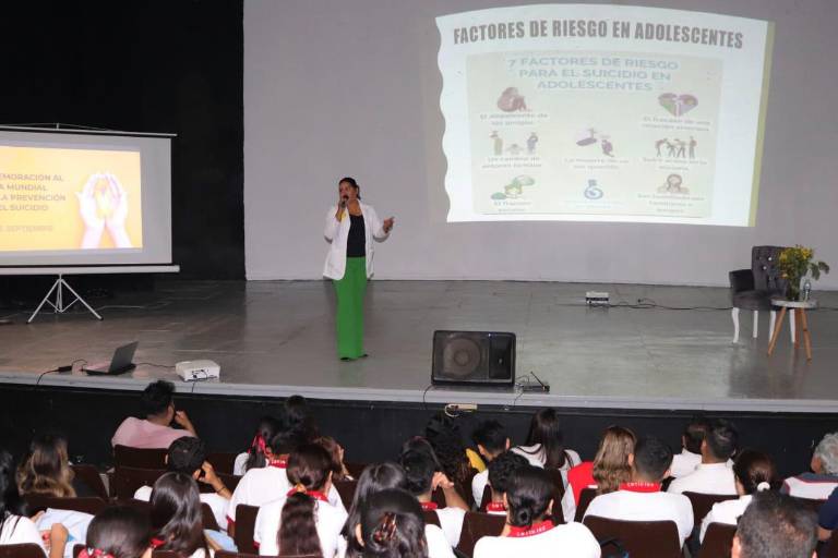 DIF Escuinapa imparte charla sobre prevención del suicidio