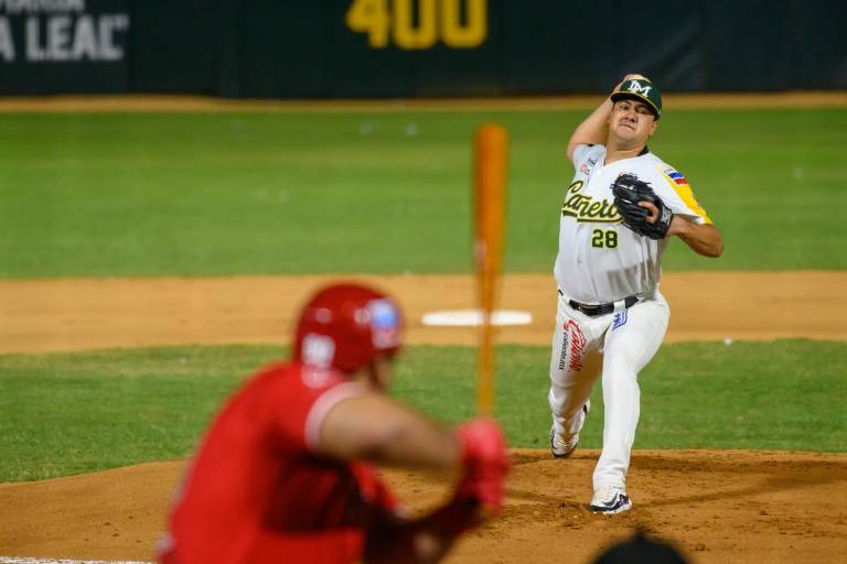Cañeros iguala serie en noche dominante de Araujo