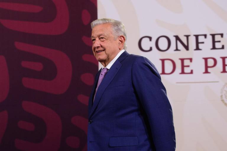AMLO reconoce daño en cenotes por obras del Tren Maya, pero dice que solo fue un caso de derrame de cemento