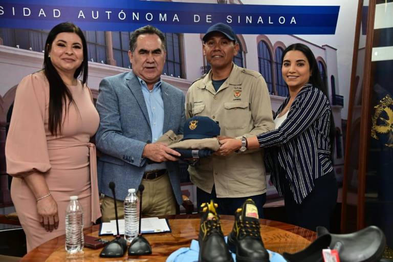 Entregan uniformes a administrativos y personal de intendencia en la UAS