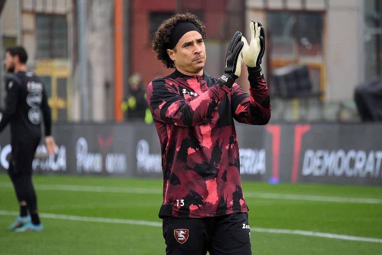 Memo Ochoa, fundamental en el empate del Salernitana