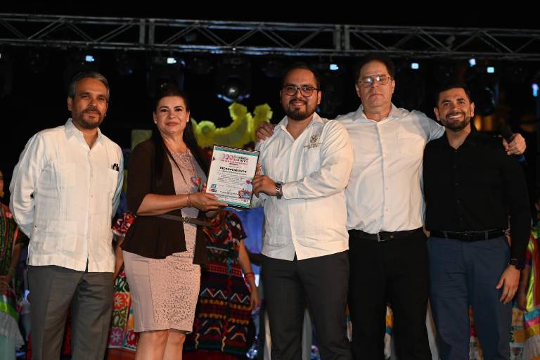 La Guelaguetza y el color de Oaxaca engalanan el inicio del XXXI Festival Internacional Universitario de la Cultura 2026, en el 153 aniversario de la UAS