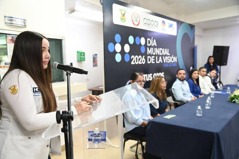 Refrenda la UAS su compromiso humanista con la sociedad al brindar, a través del CIDOCS, atención oftalmológica gratuita y lentes para lectura a personas con debilidad visual
