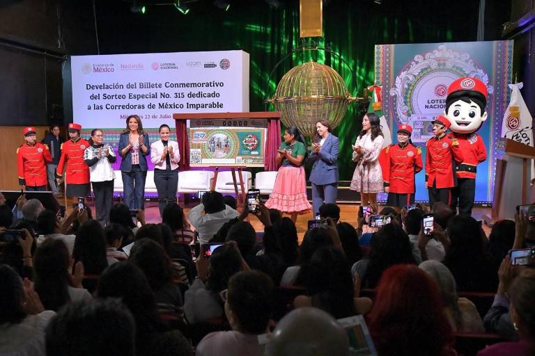Con billete de su Sorteo Especial, Lotería Nacional reconoce a las corredoras de México Imparable