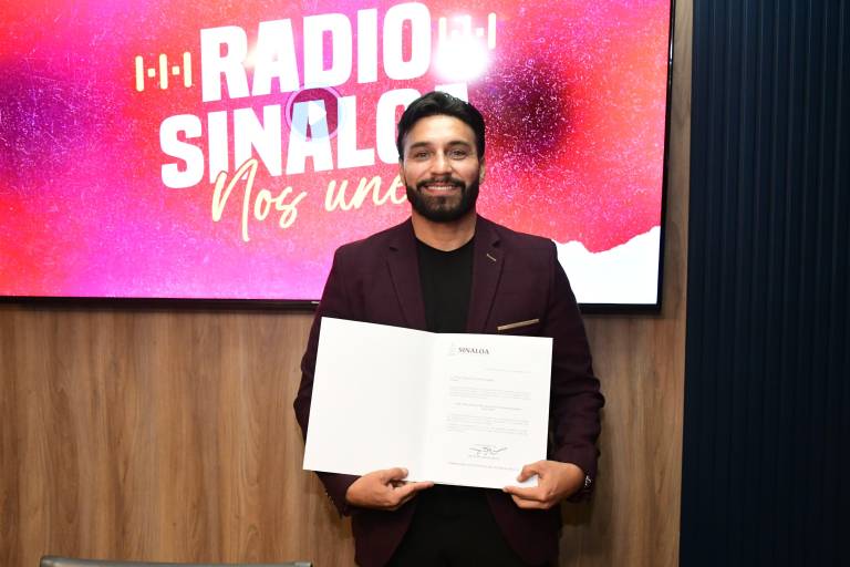 Julio César Cascajares recibe nombramiento como nuevo director de Radio Sinaloa