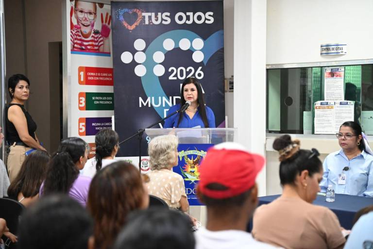 Refrenda la UAS su compromiso humanista con la sociedad al brindar, a través del CIDOCS, atención oftalmológica gratuita y lentes para lectura a personas con debilidad visual