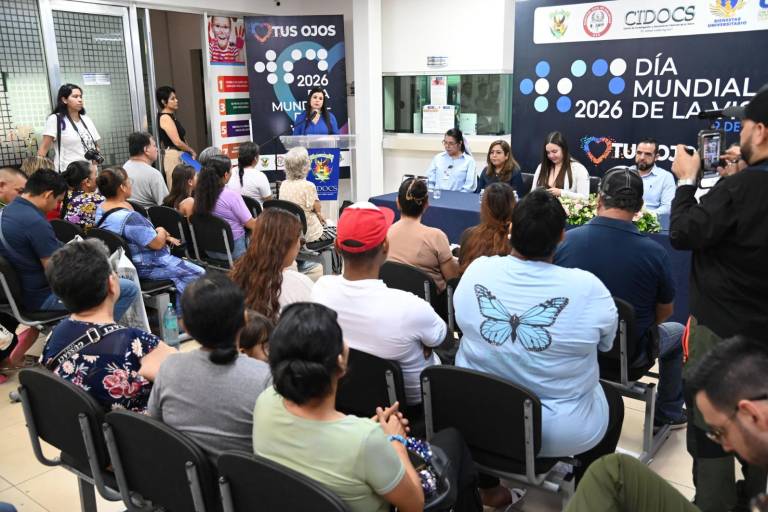 Refrenda la UAS su compromiso humanista con la sociedad al brindar, a través del CIDOCS, atención oftalmológica gratuita y lentes para lectura a personas con debilidad visual